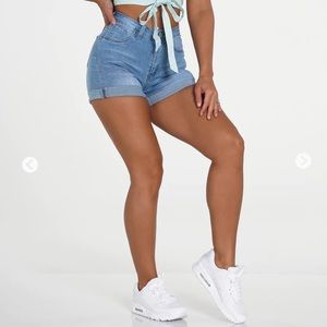 NVGTN light wash jean shorts size large